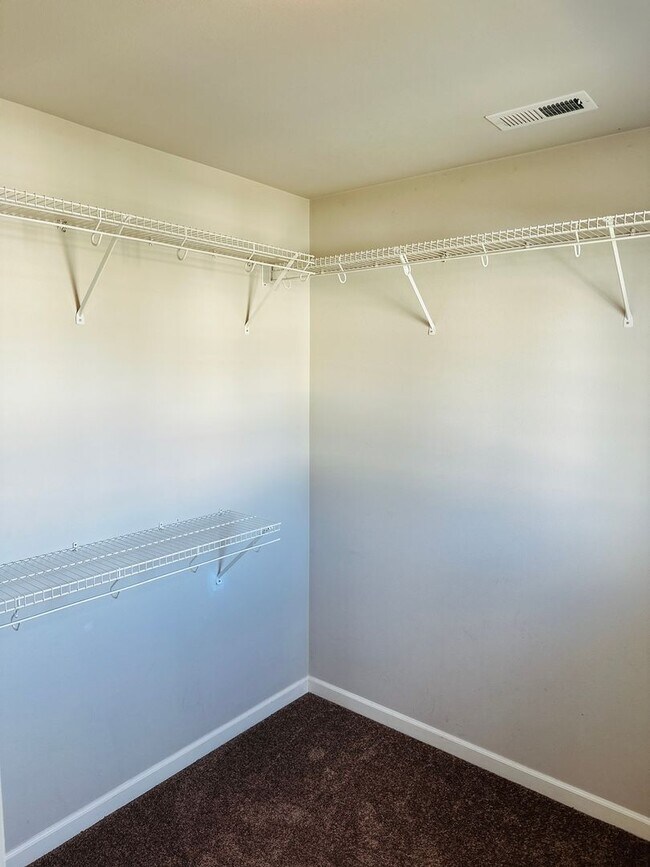 Building Photo - Charming Home in Terrific Central Location