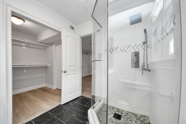 Building Photo - 5542 Holly St