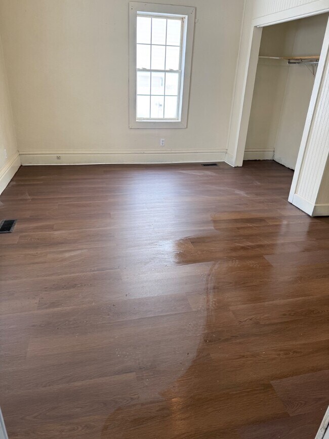 Building Photo - 1460 N Edward St