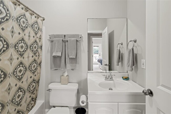 Building Photo - 372 Clifford Ave NE