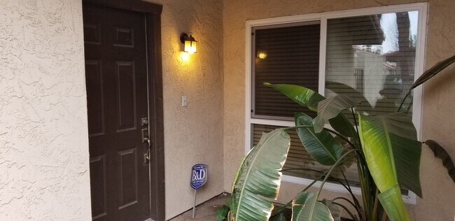 Building Photo - Updated Two Bedroom Condo with Warm Fireplace