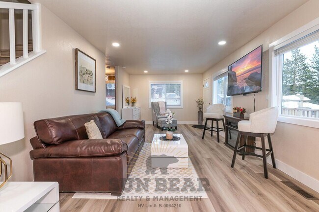 Building Photo - Bright Home in Incline! - Reduced Price!!