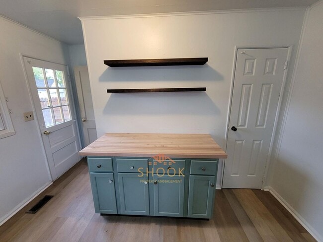 Building Photo - FLIPPED 2 BR HOME, CENTRALLY LOCATED!