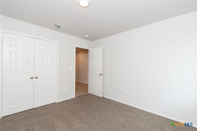 Building Photo - 2321 Aylesbury Dr