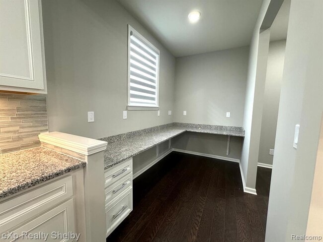 Building Photo - 49477 Hummel Dr