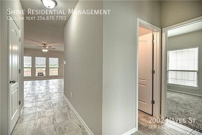 Building Photo - 2002 Hayes St