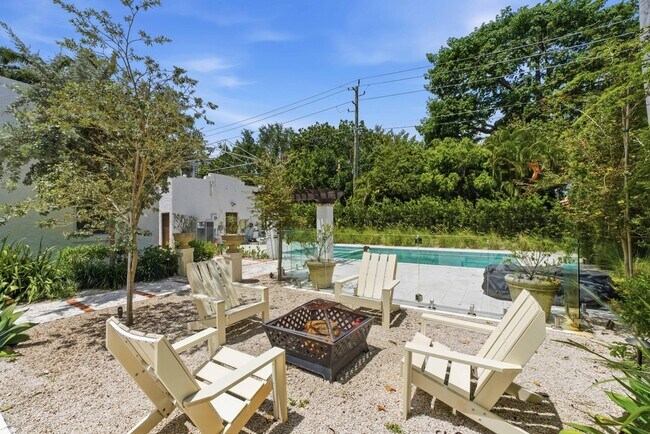 Building Photo - 1615 Monroe St