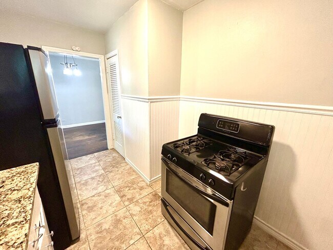 Building Photo - 2431 Cincinnati Ave