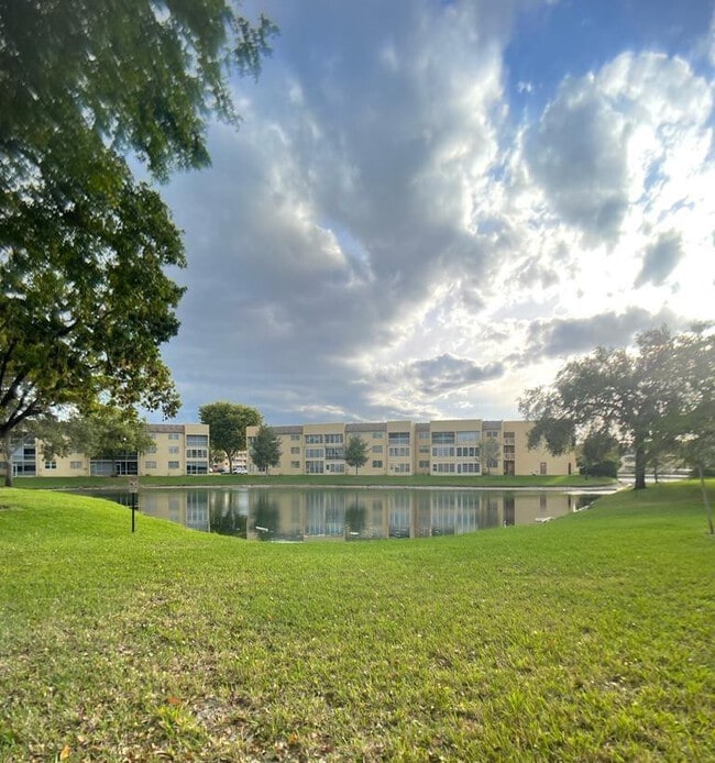 Building Photo - 6150 NW 62nd St