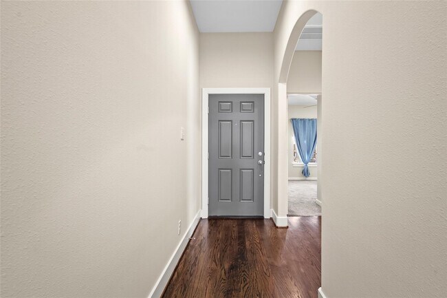 Building Photo - 6039 Yale St