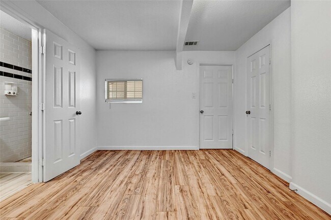 Building Photo - 1200 Walnut Ave