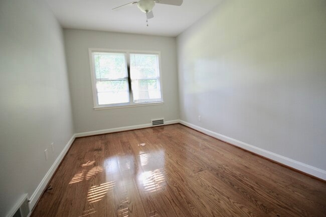 Building Photo - 203 Dorsey Way