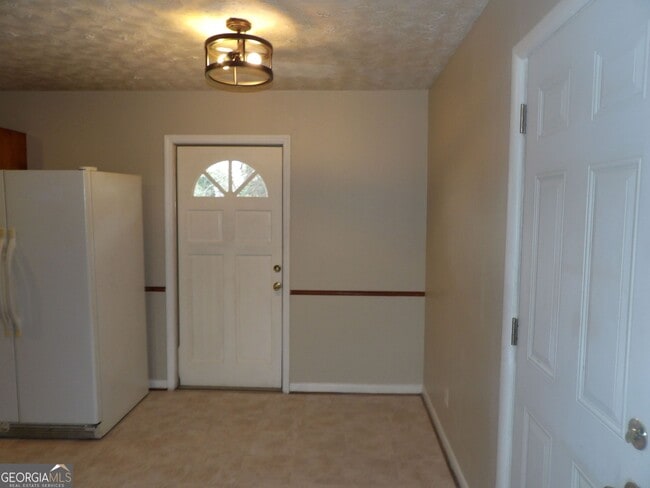 Building Photo - 5261 Heather Ln