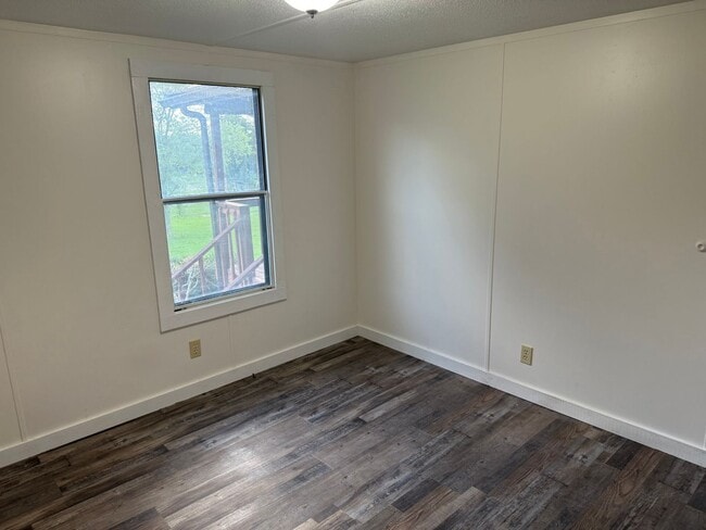 Building Photo - Move-In Ready 3/2 Home With Modern Upgrades & Country Charm