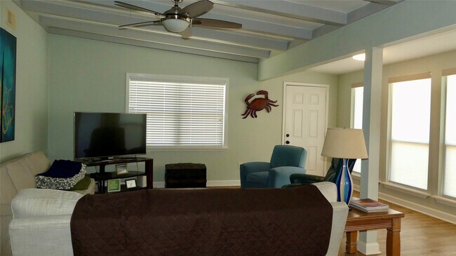 Building Photo - 58 Lakeside Dr