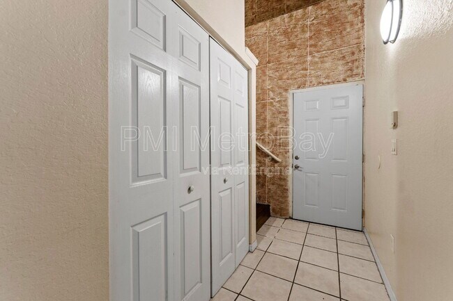 Building Photo - 5039 Sunridge Palms Dr