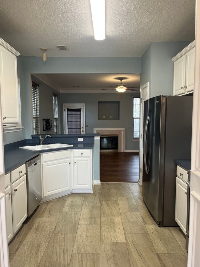 Building Photo - 127 Cirrus Ct