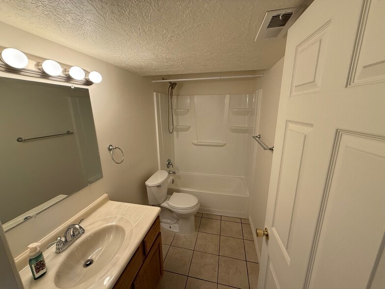 Building Photo - 2086 E 1480 S