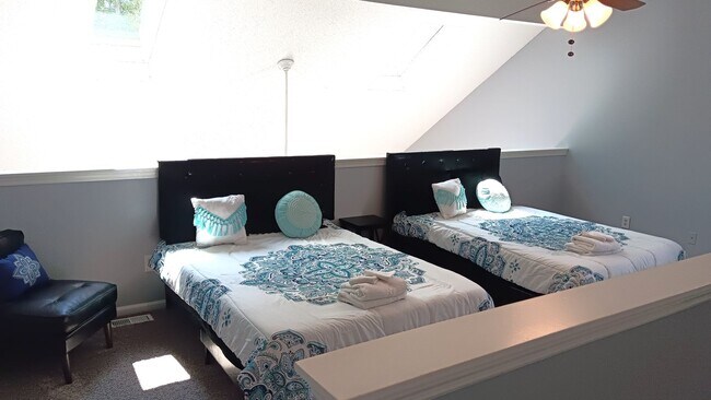 Building Photo - Furnished Two-Bedroom, Two-Bath Townhome i...