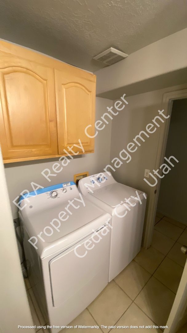 Building Photo - Move in Discount - 3 bedroom, 1 bathroom apartment in Parowan