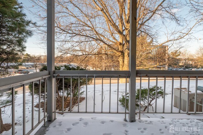 Building Photo - 801 Woodbridge Commons Way