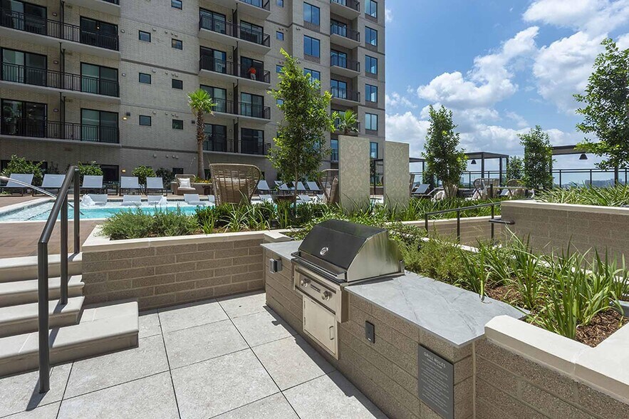 Building Photo - 2727 Albany St