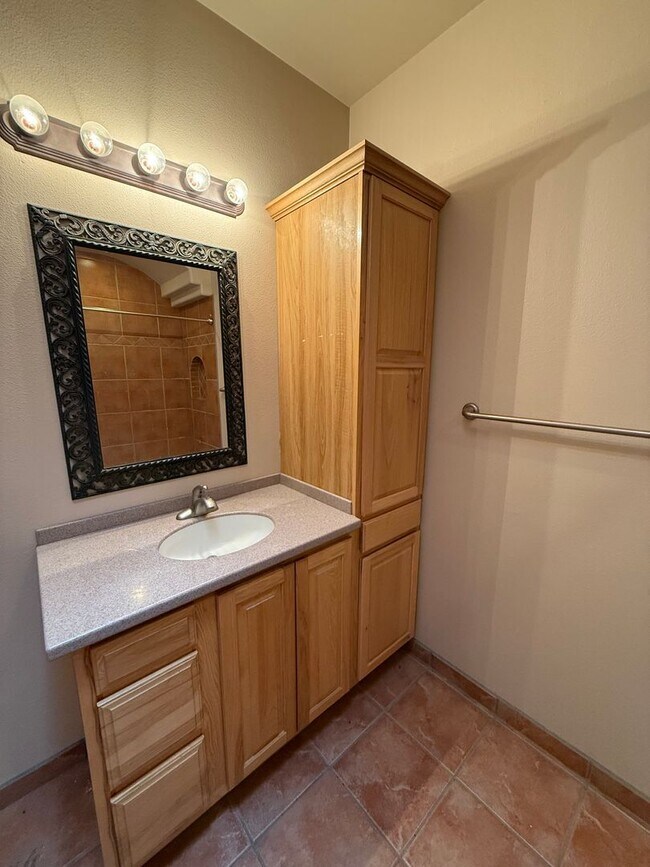 Building Photo - 3878 Stoneybrook Cir