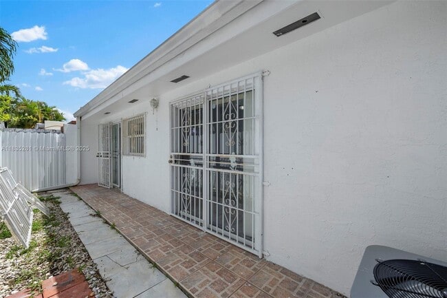 Building Photo - 2028 SW 103rd Ct