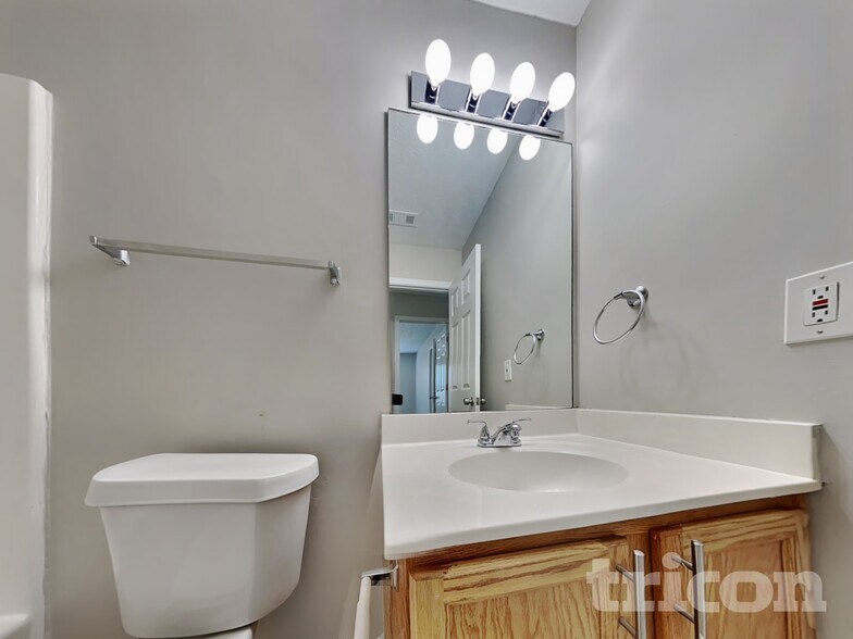 Building Photo - 2794 Evanston Ct