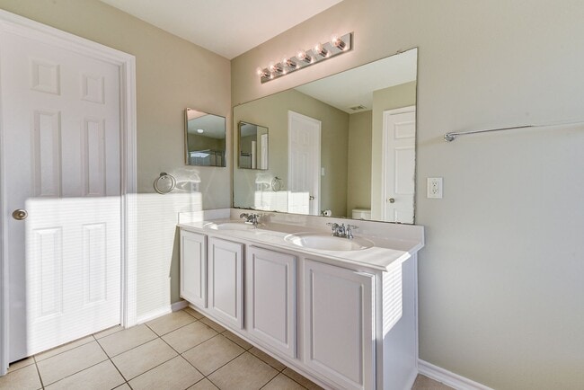 Building Photo - Gorgeous 3bed/2.5bath home!