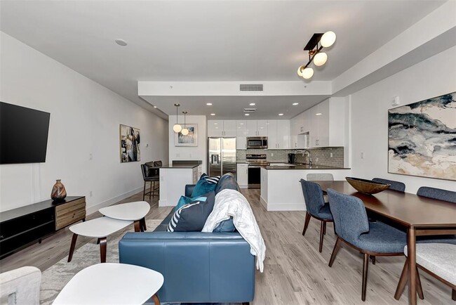 Building Photo - 1703 N Tamiami Trl