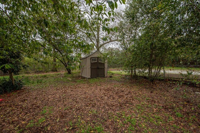 Building Photo - Spacious 2 Bedroom Cottage w/ Granite & Ha...