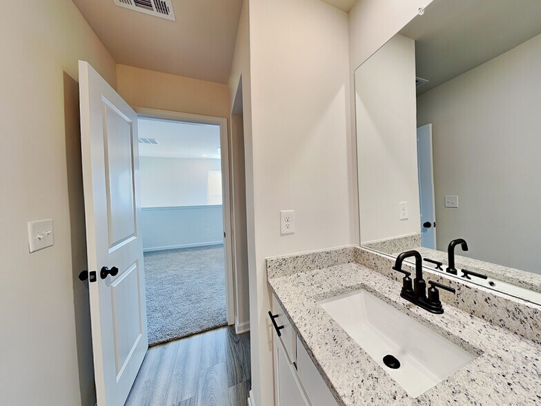 Building Photo - 700 Plant Rd