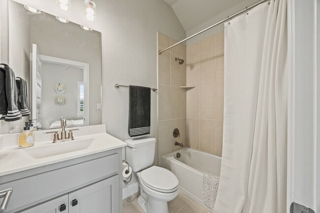 Building Photo - 2102 Clearwater Way