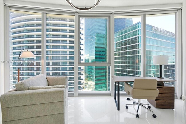 Building Photo - 300 Biscayne Blvd Way