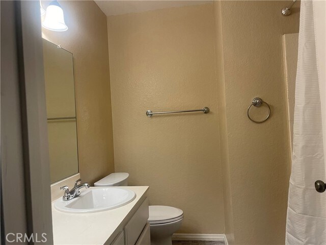 Building Photo - 1053 N Wisteria Ave