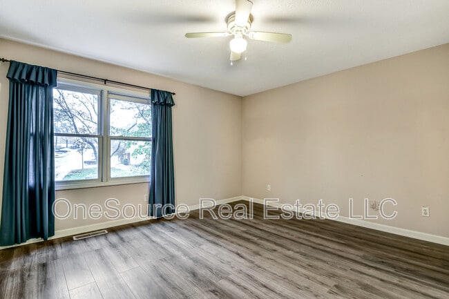 Building Photo - 1702 Twin Brooks Dr SE