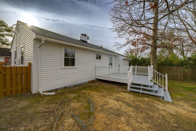 Building Photo - Charming 3BR Home with Fenced Backyard & Patio in Silver Spring