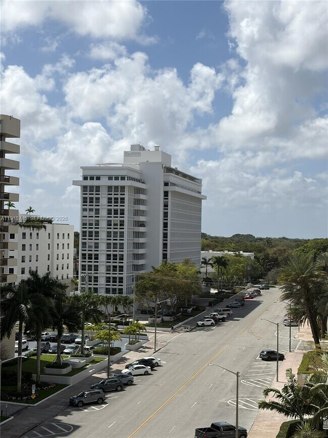 Building Photo - 625 Biltmore Way