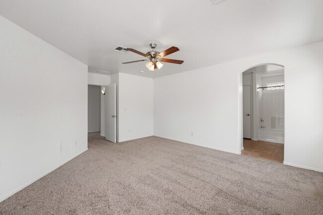 Building Photo - Freshly Updated 4 Bed | New Carpet, New Appliances & Open Layout