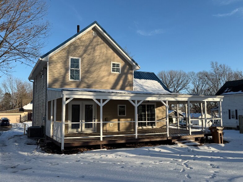 Building Photo - 321 Main St