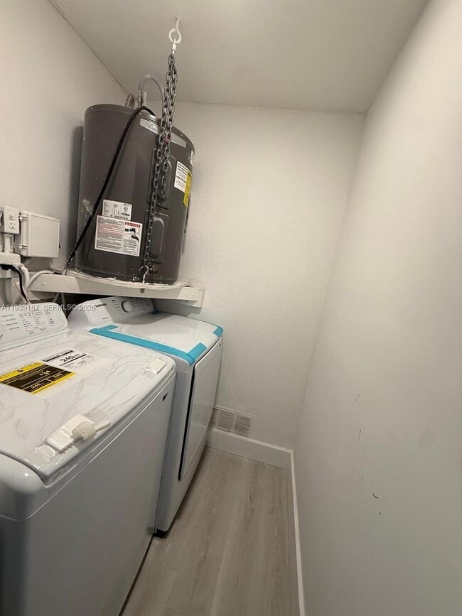 Building Photo - 5023 SW 93rd Ave