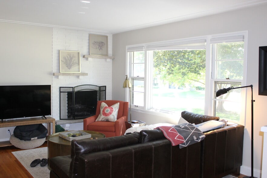 Building Photo - 6005 Birchcrest Dr