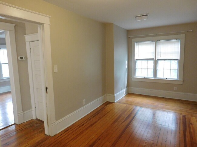 Building Photo - 605 Johnson St