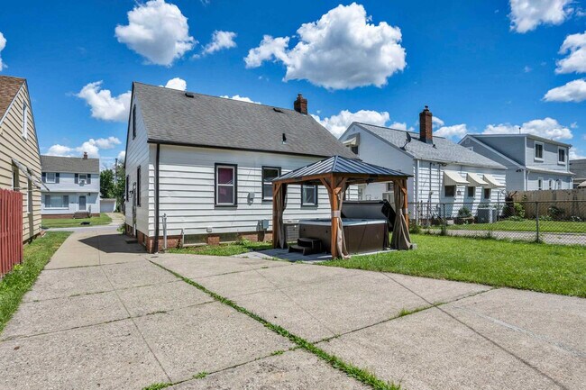 Building Photo - 5252 W 45th St