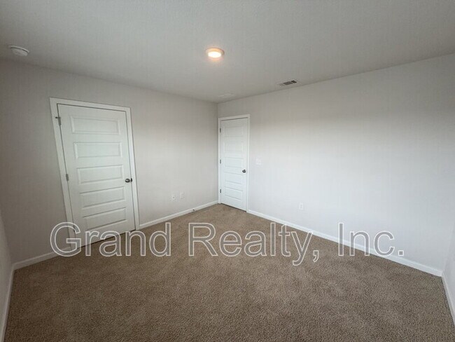 Building Photo - 5431 Peach Dr