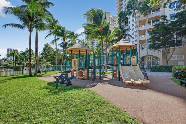 Building Photo - 19501 W Country Club Dr