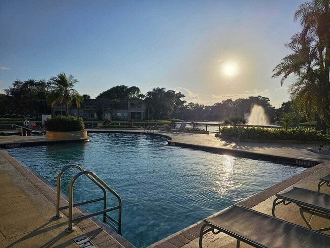 Building Photo - 4815 Via Palm Lakes