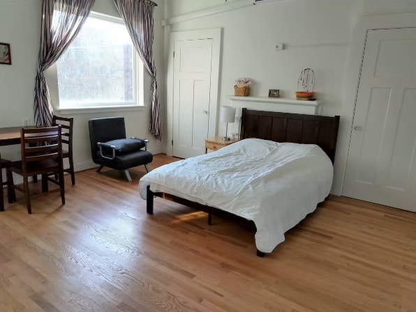 Building Photo - 131 C St SE