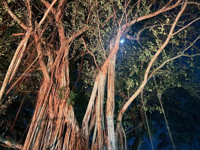 Building Photo - 601 Ives Dairy Rd